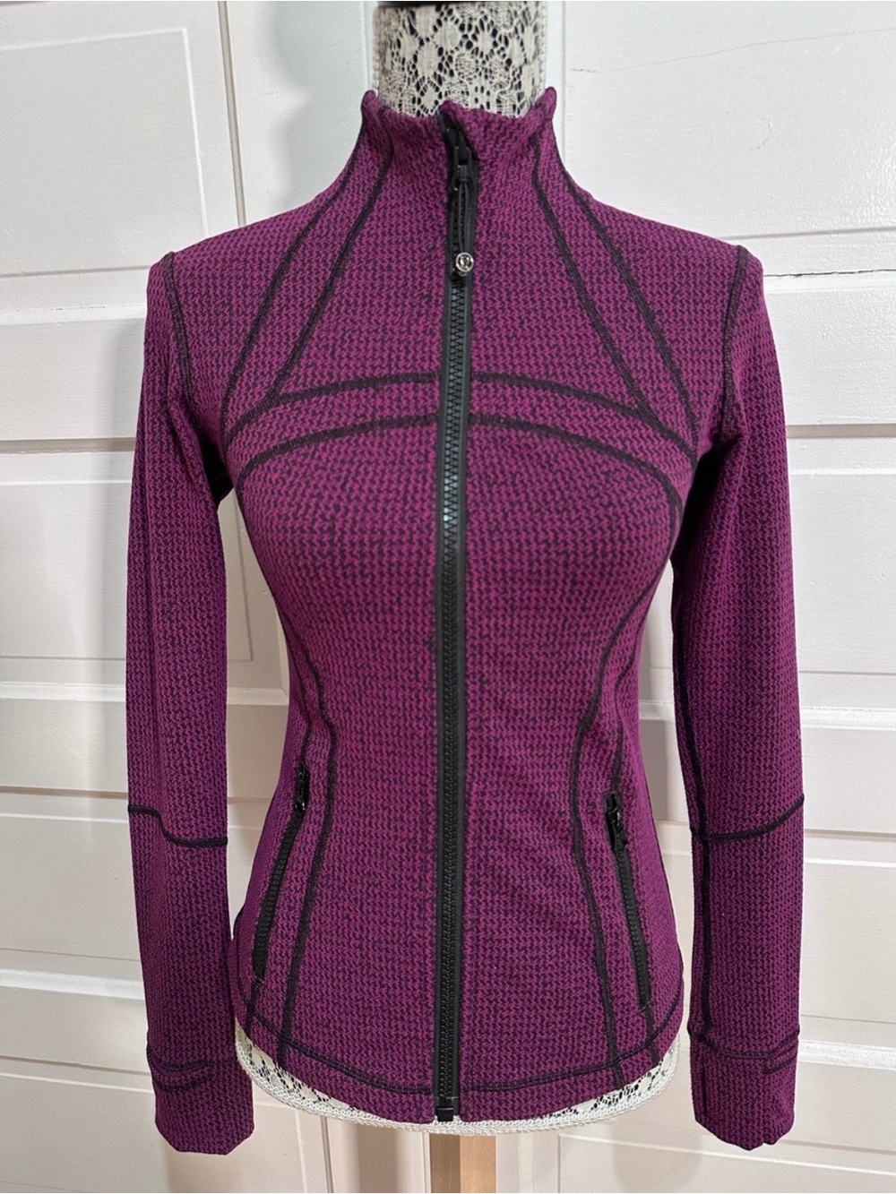 Lululemon Define Jacket Sz 4 Deep Fuchsia Black Teeny Tooth Flattering Fit $128